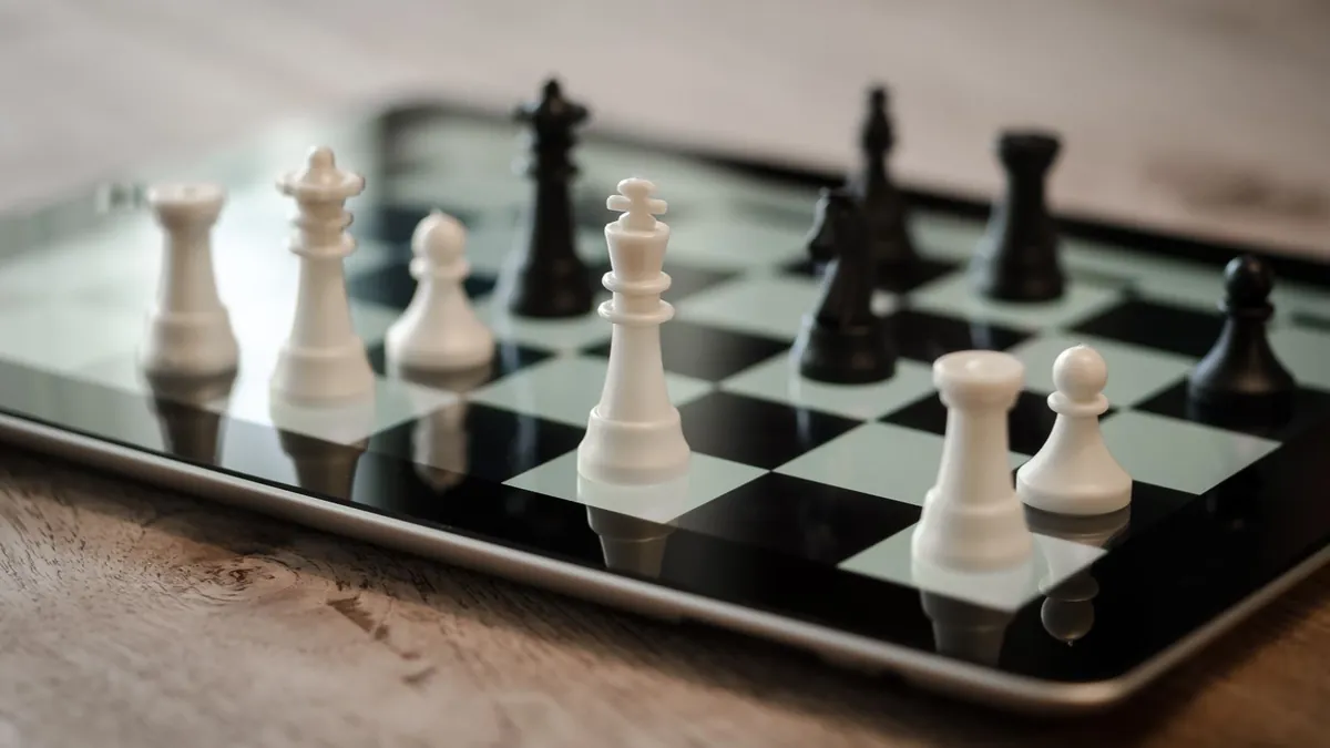 SEO en marché saturé : percer sans gros budget
